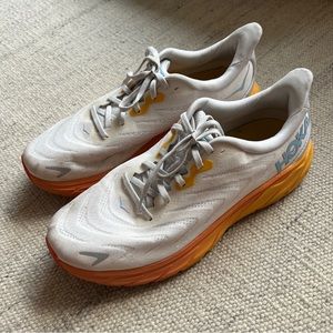 Hoka Arahi 6 Women’s Running Sneakers